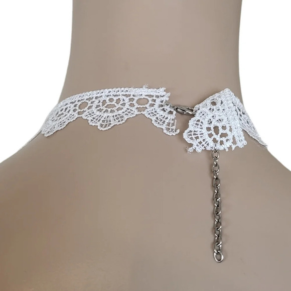 Scalloped Hem BOSS pearl Lace Choker - Picture 3 of 5